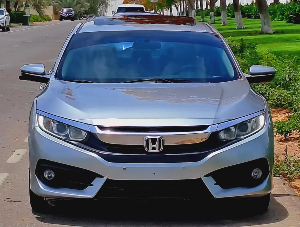 770/Month-(4 years) | Honda Civic EX 2018 | GCC Specs | Full Option | Non-Accident-2-2