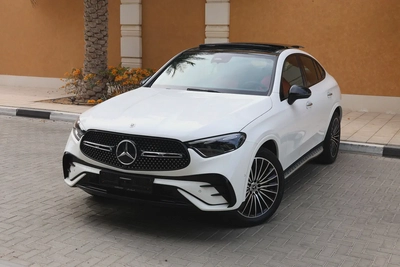 GLC300 4MATIC AMG - GCC SPECS - 340 KM ONLY - WARRANTY / SERVICE FROM GARGASH - ACCIDENT FREE --0