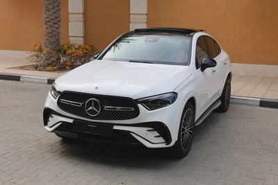 GLC300 4MATIC AMG - GCC SPECS - 340 KM ONLY - WARRANTY / SERVICE FROM GARGASH - ACCIDENT FREE --2
