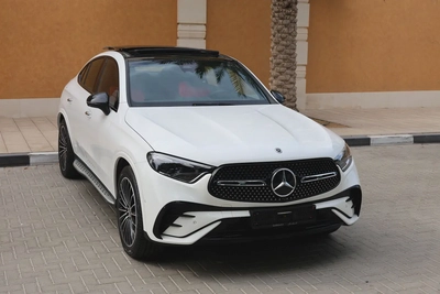 GLC300 4MATIC AMG - GCC SPECS - 340 KM ONLY - WARRANTY / SERVICE FROM GARGASH - ACCIDENT FREE --3