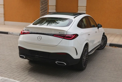 GLC300 4MATIC AMG - GCC SPECS - 340 KM ONLY - WARRANTY / SERVICE FROM GARGASH - ACCIDENT FREE --5