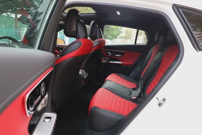 GLC300 4MATIC AMG - GCC SPECS - 340 KM ONLY - WARRANTY / SERVICE FROM GARGASH - ACCIDENT FREE --18