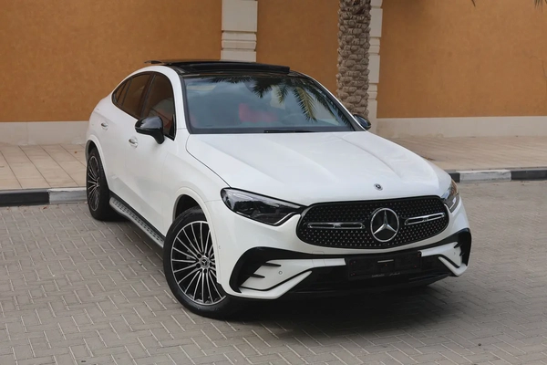 GLC300 4MATIC AMG - GCC SPECS - 340 KM ONLY - WARRANTY / SERVICE FROM GARGASH - ACCIDENT FREE -