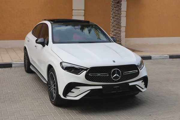 GLC300 4MATIC AMG - GCC SPECS - 340 KM ONLY - WARRANTY / SERVICE FROM GARGASH - ACCIDENT FREE -