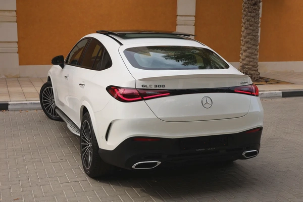 GLC300 4MATIC AMG - GCC SPECS - 340 KM ONLY - WARRANTY / SERVICE FROM GARGASH - ACCIDENT FREE -