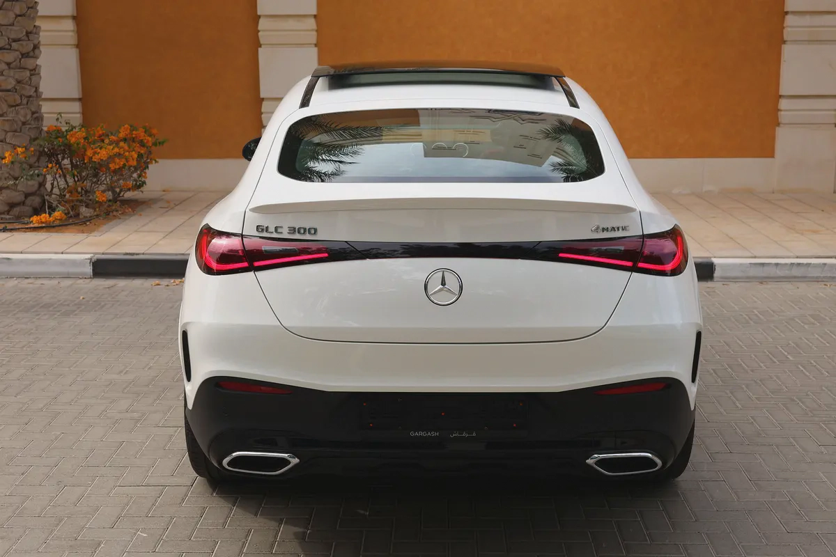 GLC300 4MATIC AMG - GCC SPECS - 340 KM ONLY - WARRANTY / SERVICE FROM GARGASH - ACCIDENT FREE --7-7
