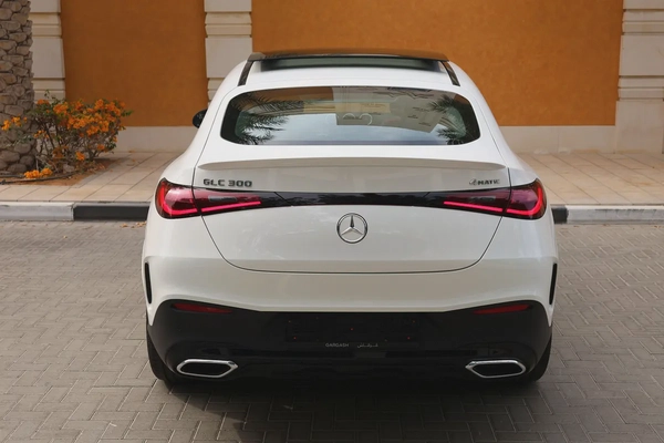 GLC300 4MATIC AMG - GCC SPECS - 340 KM ONLY - WARRANTY / SERVICE FROM GARGASH - ACCIDENT FREE -