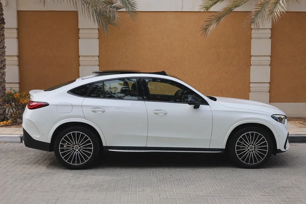 GLC300 4MATIC AMG - GCC SPECS - 340 KM ONLY - WARRANTY / SERVICE FROM GARGASH - ACCIDENT FREE -