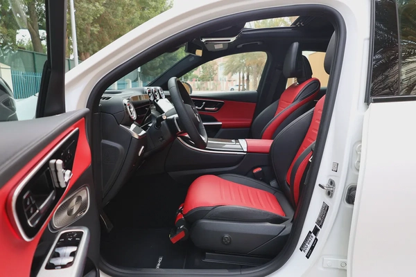 GLC300 4MATIC AMG - GCC SPECS - 340 KM ONLY - WARRANTY / SERVICE FROM GARGASH - ACCIDENT FREE -