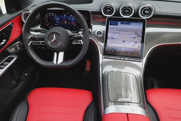 GLC300 4MATIC AMG - GCC SPECS - 340 KM ONLY - WARRANTY / SERVICE FROM GARGASH - ACCIDENT FREE -