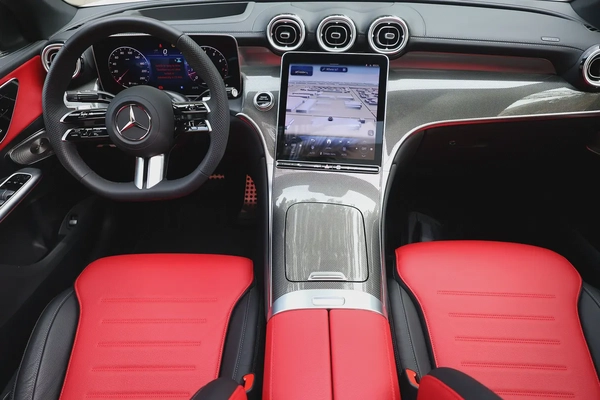 GLC300 4MATIC AMG - GCC SPECS - 340 KM ONLY - WARRANTY / SERVICE FROM GARGASH - ACCIDENT FREE -