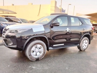 Toyota Fortuner GX2 FORTUNER 2.4L 4WD DIESEL MED OPTION 2024-0