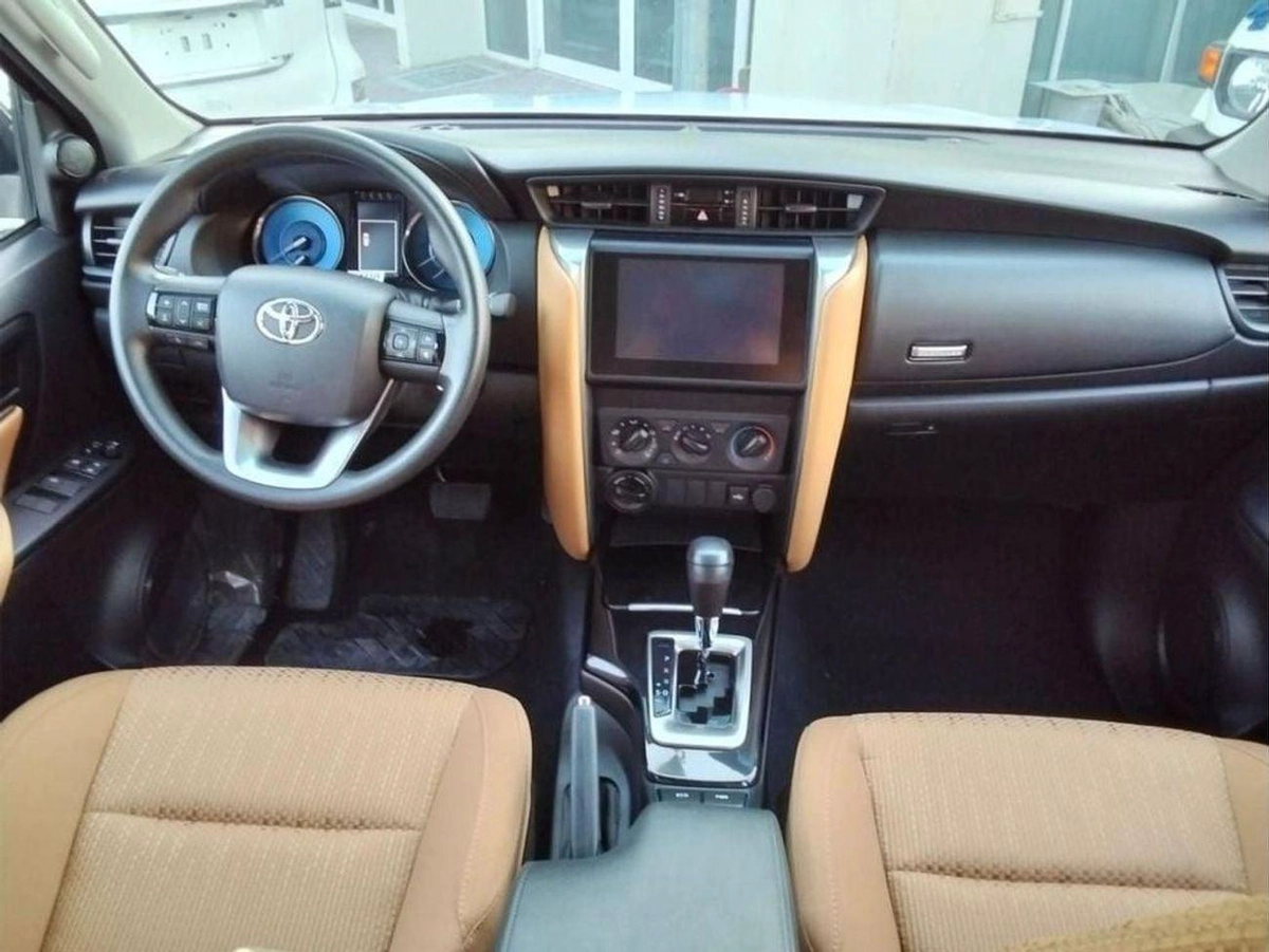 Toyota Fortuner GX2 FORTUNER 2.4L 4WD DIESEL MED OPTION 2024-4-0