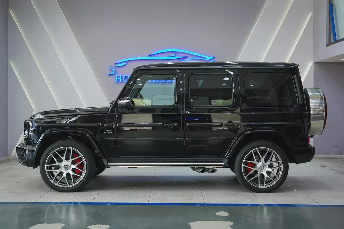 2024 - MERCEDES-BENZ G63 AMG - V8 for 630,000.00 AED-5-5