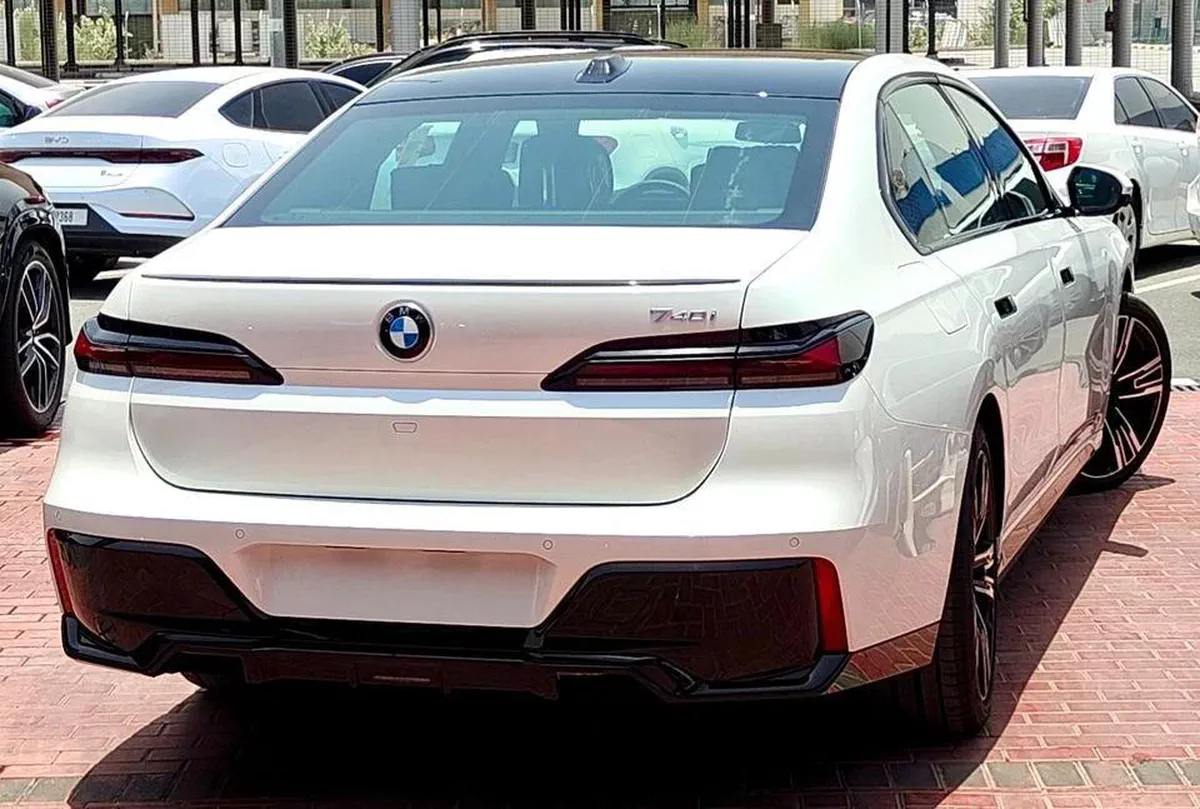 BMW 740i M SPORT INDIVIDUAL M SPORT Warranty & Service 2026 GCC-7-7