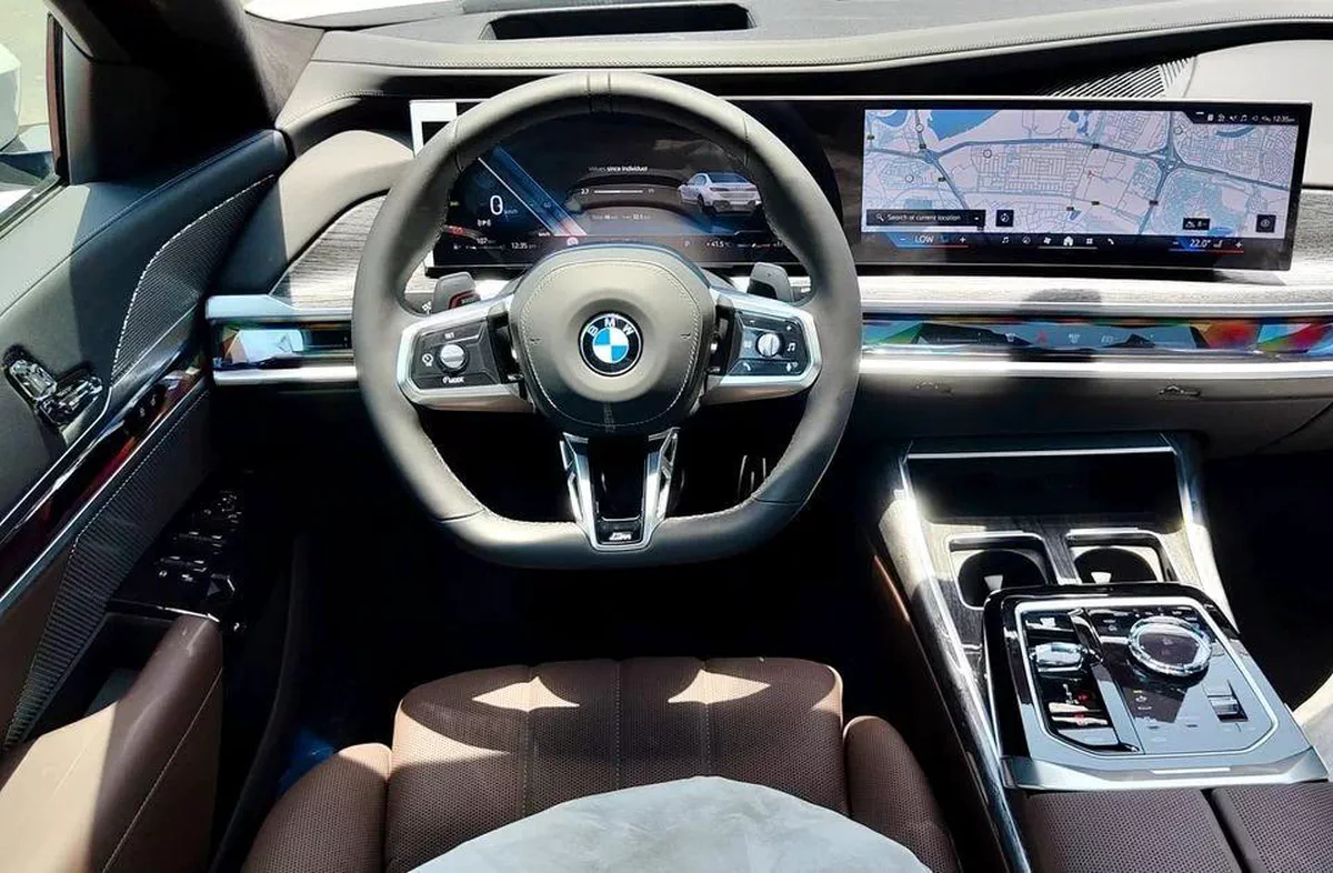 BMW 740i M SPORT INDIVIDUAL M SPORT Warranty & Service 2026 GCC-5-5