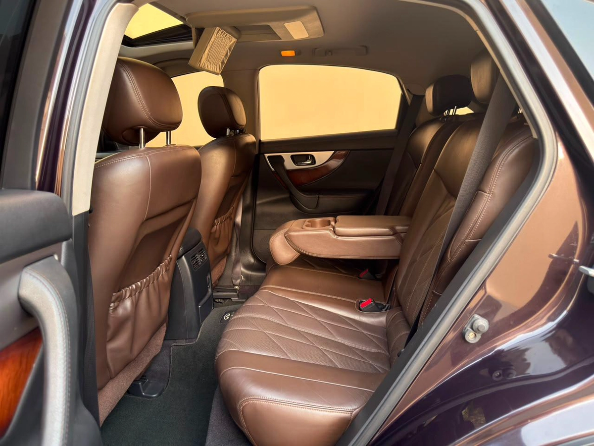 Gulf Specs 2012 INFINITI FX35, 3.5Litre V6 AWD Luxury-1-1