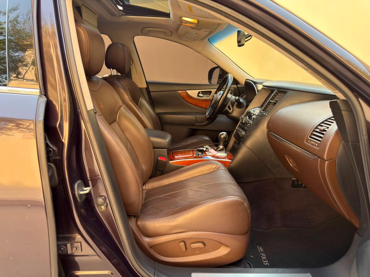 Gulf Specs 2012 INFINITI FX35, 3.5Litre V6 AWD Luxury-14-14