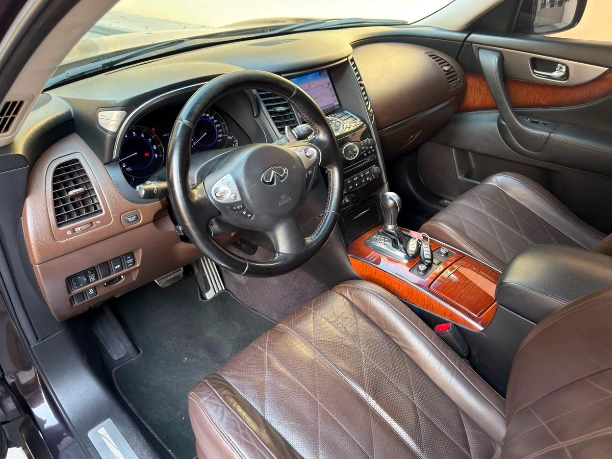 Gulf Specs 2012 INFINITI FX35, 3.5Litre V6 AWD Luxury-16-16
