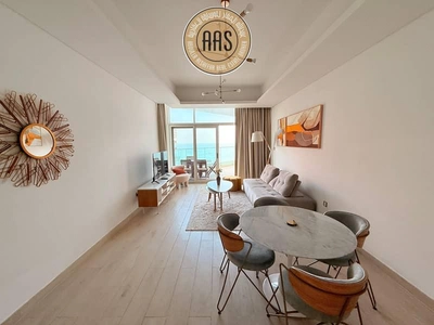 Luxurious 1bhk just 140k fully furnished in palm Jumeirah beach front-4