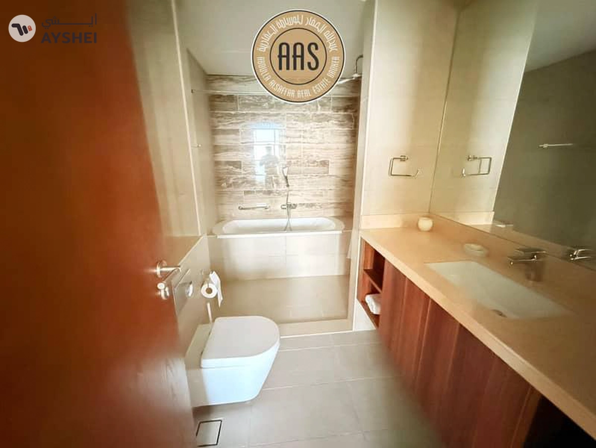 Luxurious 1bhk just 140k fully furnished in palm Jumeirah beach front-5-5