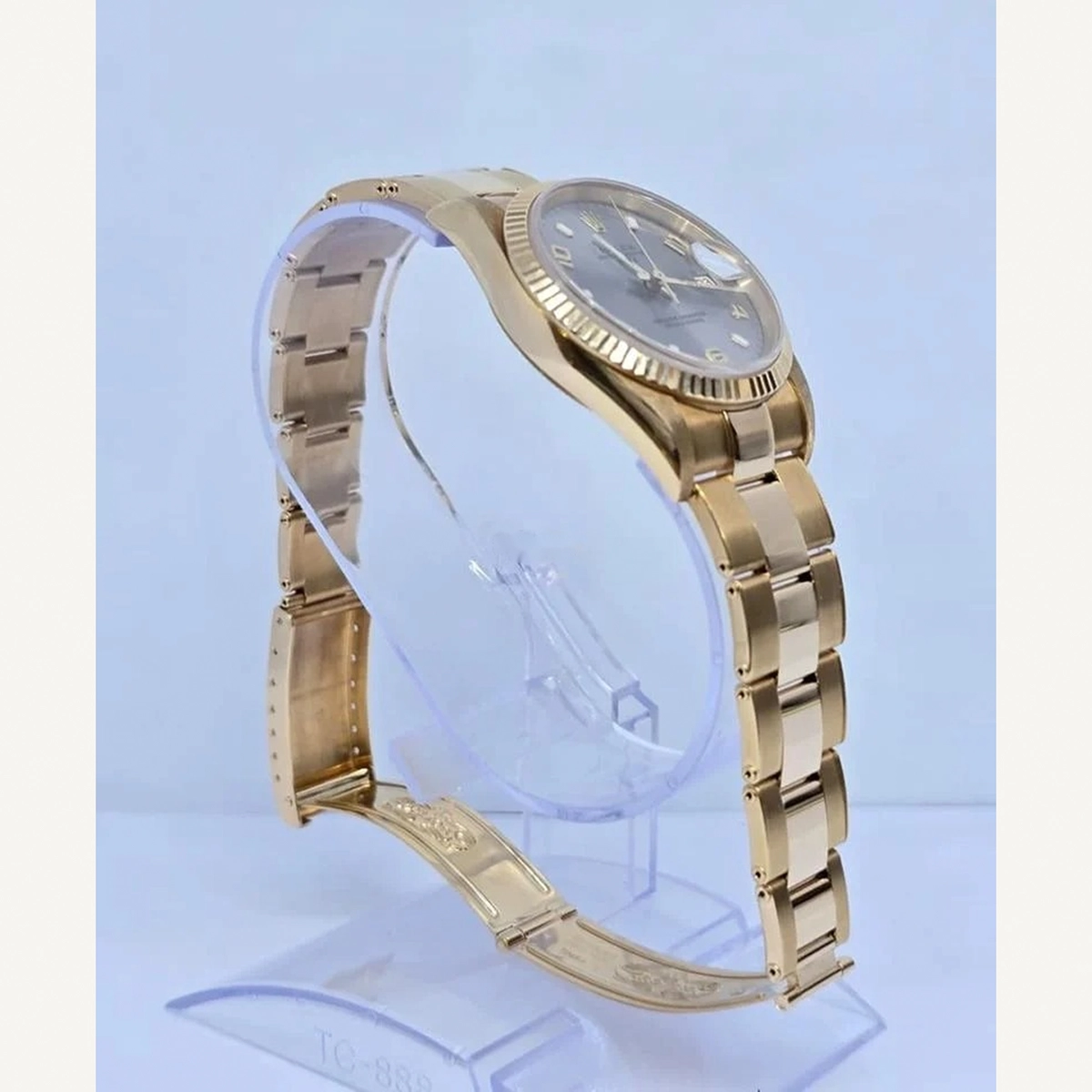 Rolex Oyster Perpetual Date Full Yellow Gold Silver Dial | Used (Good) | Year of production 2000 (Approximation) | No original box | No original papers-1-1