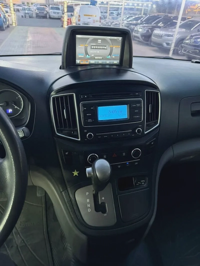 Hyundai H1 2017 - Well Maintained - Korean Specs-6