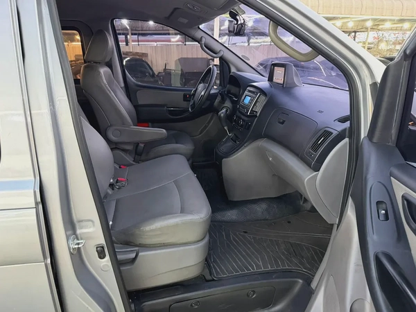 Hyundai H1 2017 - Well Maintained - Korean Specs