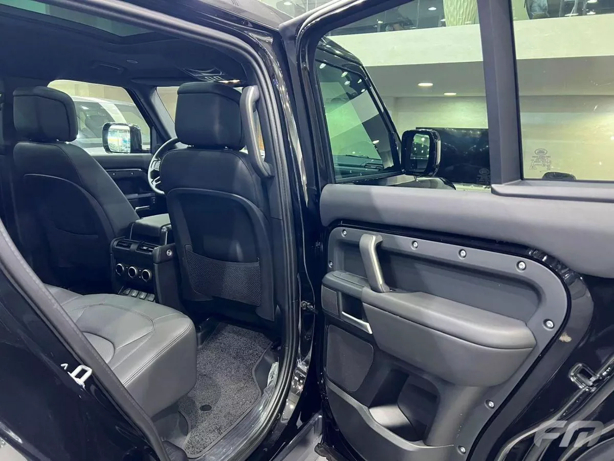 Land Rover Defender 110 X-DYNAMIC HSE P400-13-0