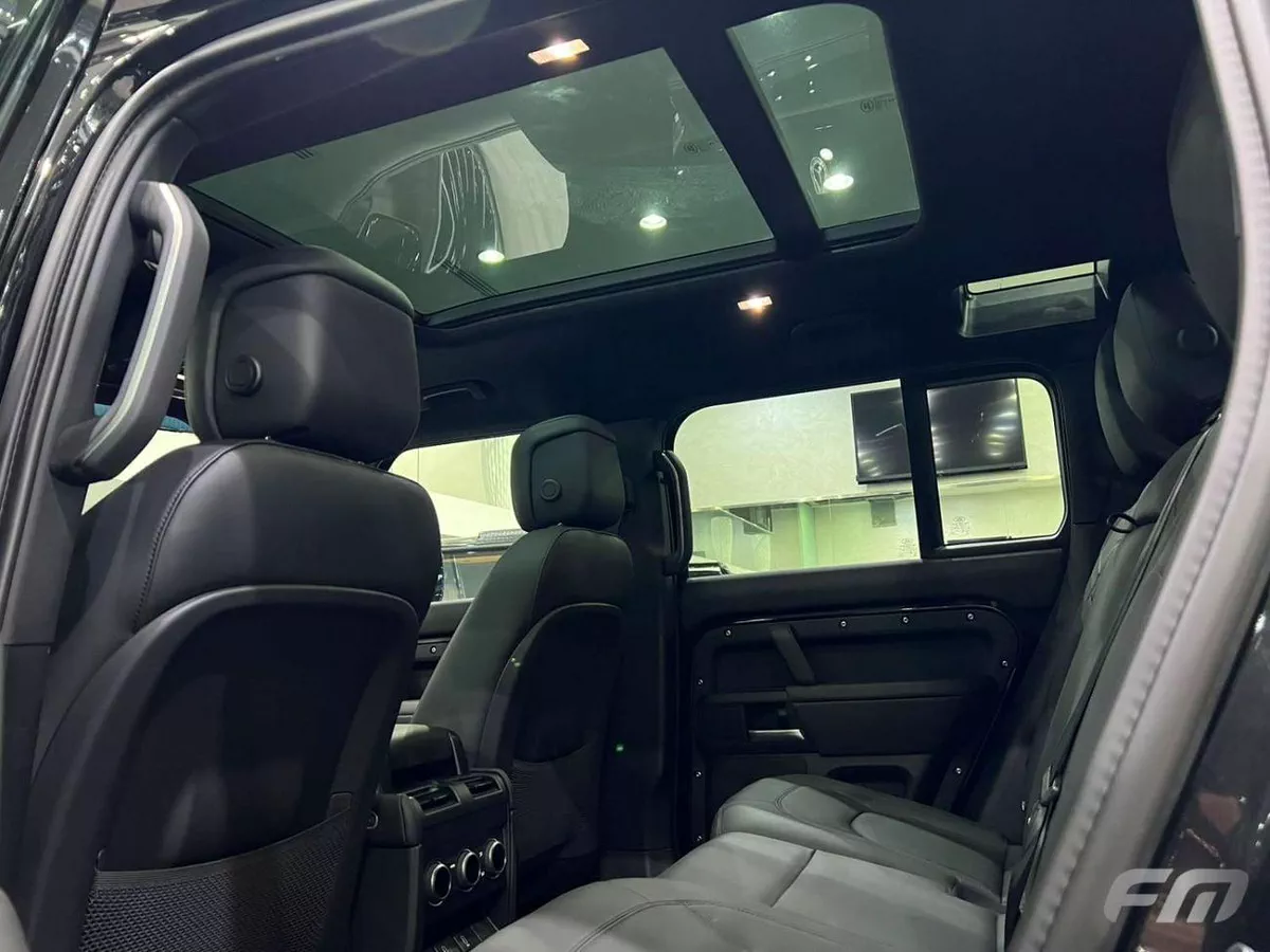 Land Rover Defender 110 X-DYNAMIC HSE P400-14-0