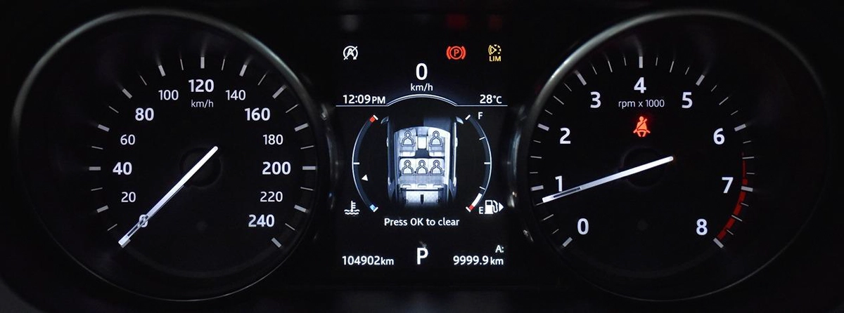 EXCELLENT DEAL for our Land Rover Discovery Sport HSE ( 2018 Model ) in Black Color GCC Specs