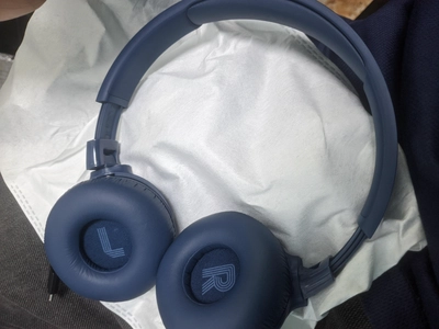 Used JBL Tune 670NC Wireless On-Ear Headphones – 70-Hour Battery, ANC, Great Condition!-0