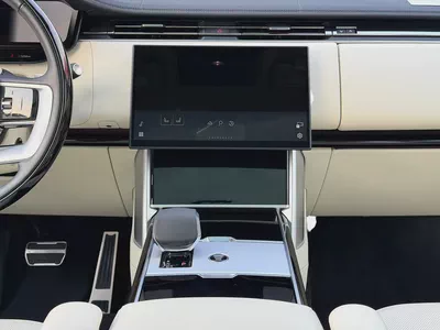 AED 8,400 P.M | 0% DOWN PAYMENT | RANGE ROVER VOGUE SE P530 | 4.4L TWIN-TURBO V8 – 523 HP | 2025-15