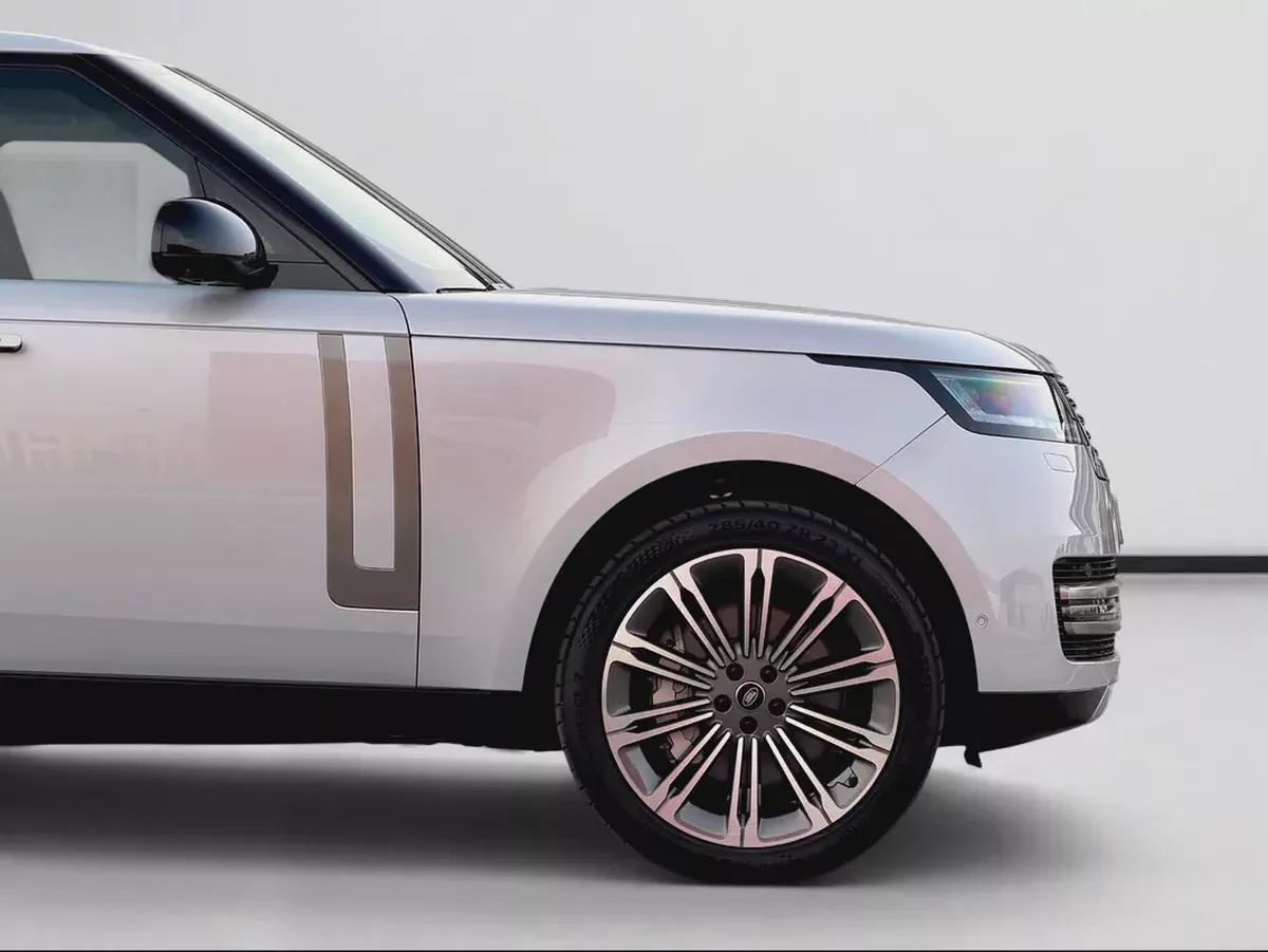 AED 8,400 P.M | 0% DOWN PAYMENT | RANGE ROVER VOGUE SE P530 | 4.4L TWIN-TURBO V8 – 523 HP | 2025-9-9