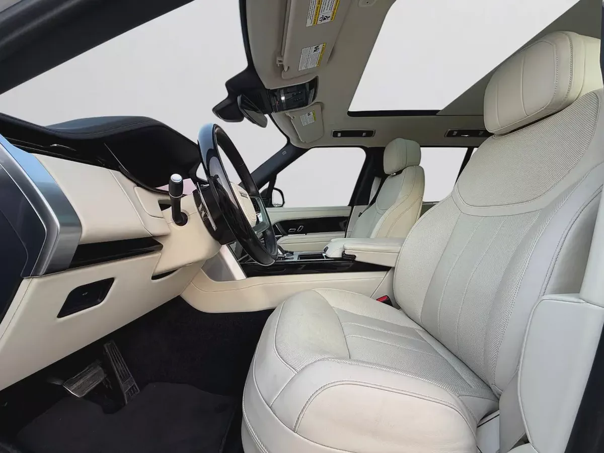 AED 8,400 P.M | 0% DOWN PAYMENT | RANGE ROVER VOGUE SE P530 | 4.4L TWIN-TURBO V8 – 523 HP | 2025-18-18