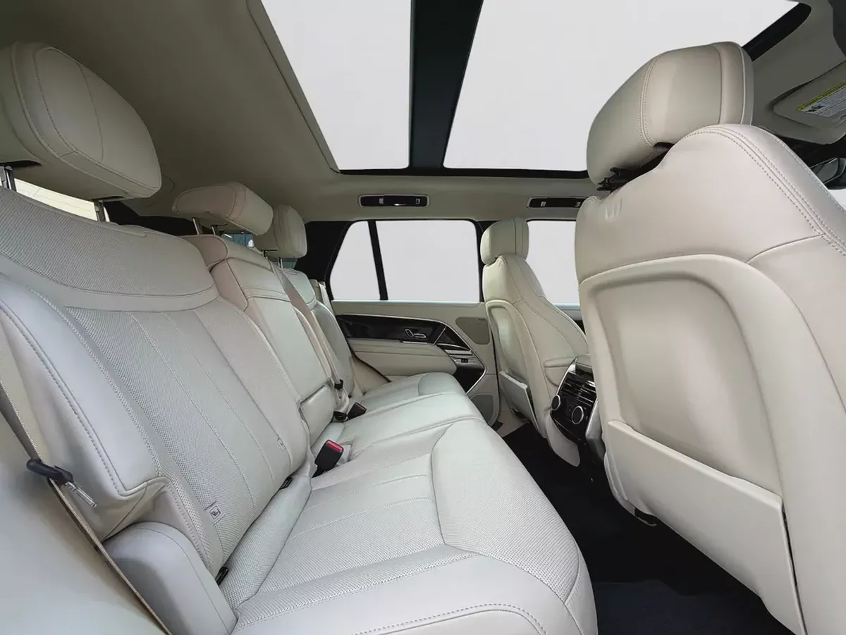 AED 8,400 P.M | 0% DOWN PAYMENT | RANGE ROVER VOGUE SE P530 | 4.4L TWIN-TURBO V8 – 523 HP | 2025-19-19