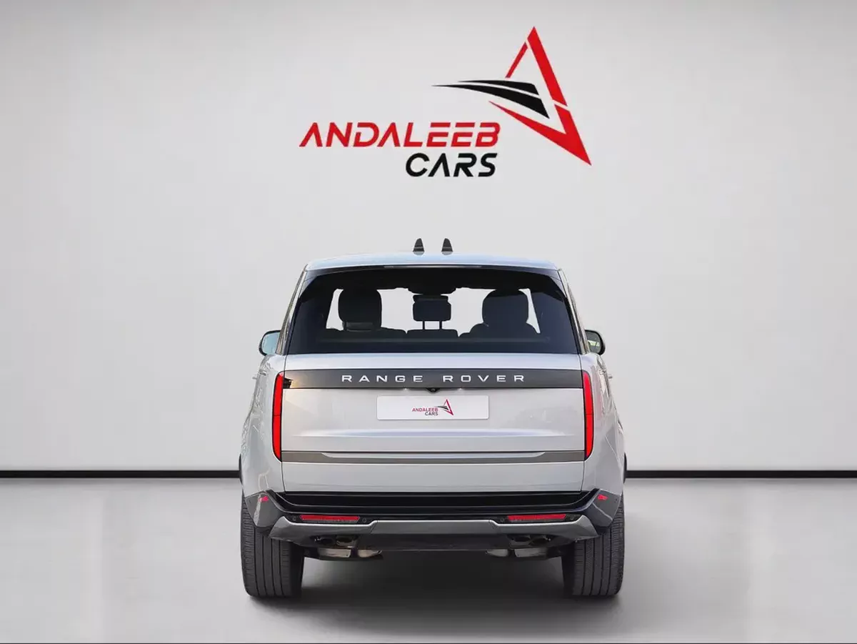 AED 8,400 P.M | 0% DOWN PAYMENT | RANGE ROVER VOGUE SE P530 | 4.4L TWIN-TURBO V8 – 523 HP | 2025-4-4
