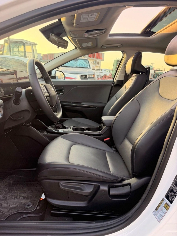 Kia K4 EX 2.0L panoramic, leather seats full option