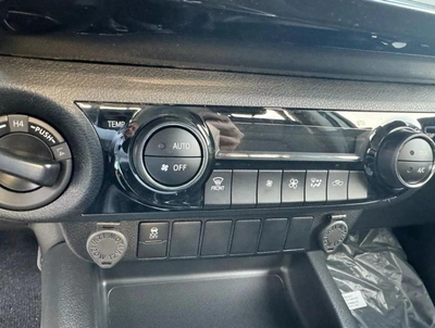 Toyota Hilux 2.4L 4X4 MANUAL DIGITAL AC 2025 MODEL GCC-12