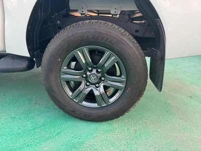 Toyota Hilux 2.4L 4X4 MANUAL DIGITAL AC 2025 MODEL GCC-8