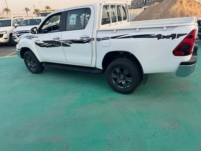 Toyota Hilux 2.4L 4X4 MANUAL DIGITAL AC 2025 MODEL GCC-11