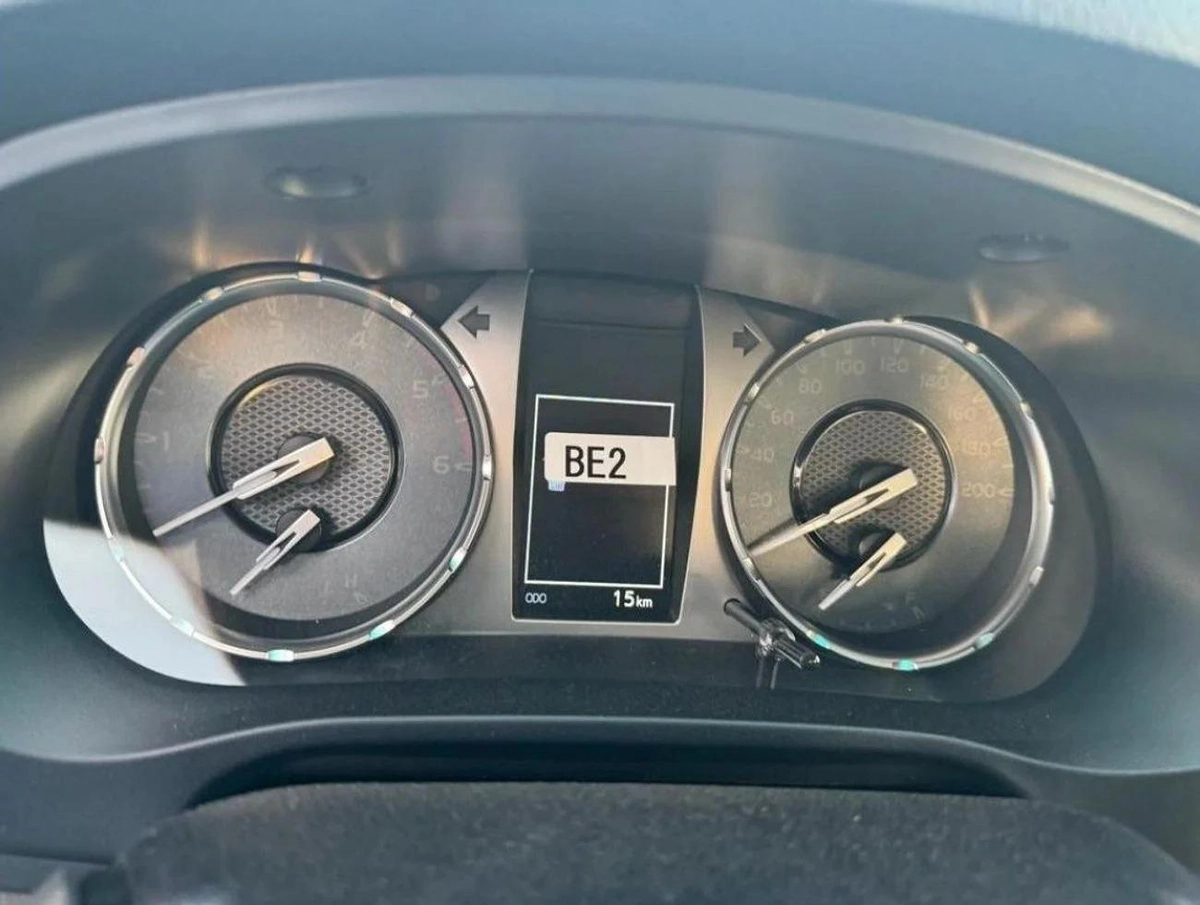 Toyota Hilux 2.4L 4X4 MANUAL DIGITAL AC 2025 MODEL GCC-1-1