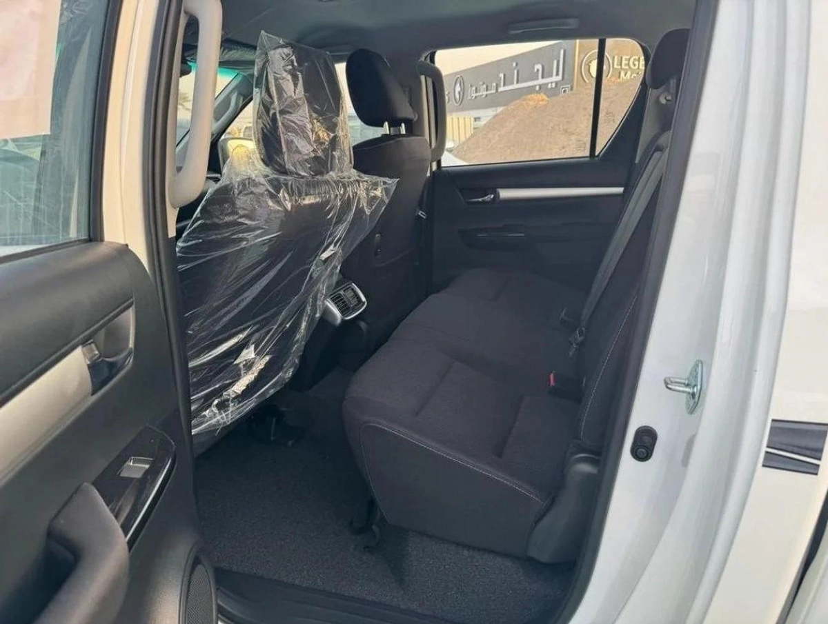 Toyota Hilux 2.4L 4X4 MANUAL DIGITAL AC 2025 MODEL GCC-2-2
