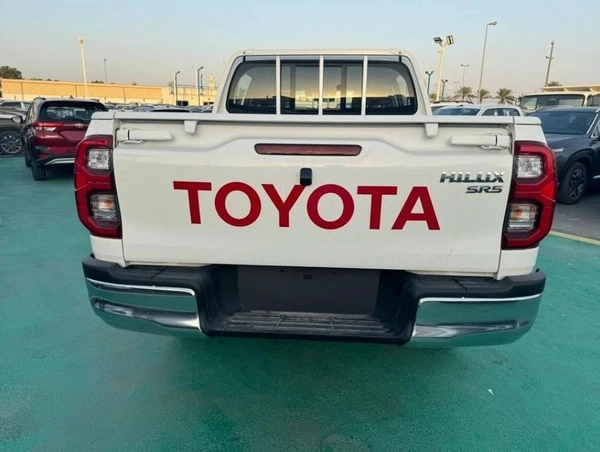 Toyota Hilux 2.4L 4X4 MANUAL DIGITAL AC 2025 MODEL GCC