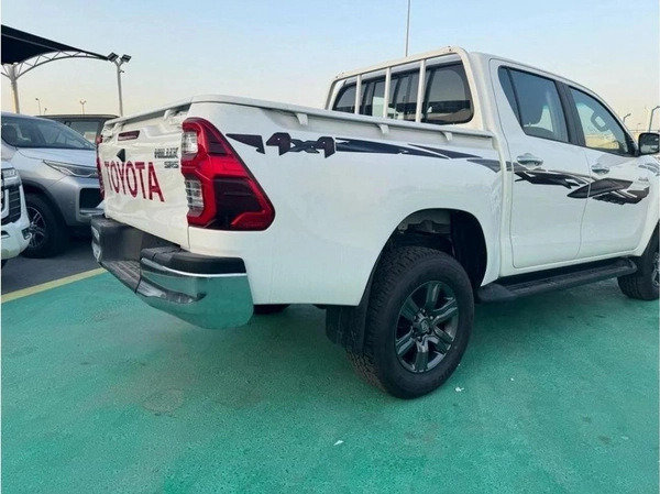Toyota Hilux 2.4L 4X4 MANUAL DIGITAL AC 2025 MODEL GCC