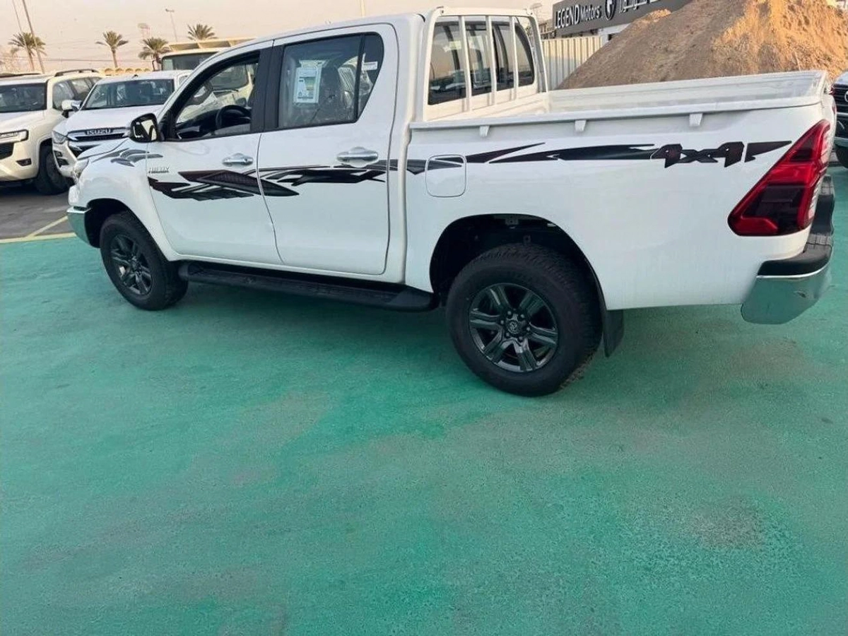 Toyota Hilux 2.4L 4X4 MANUAL DIGITAL AC 2025 MODEL GCC-11-11