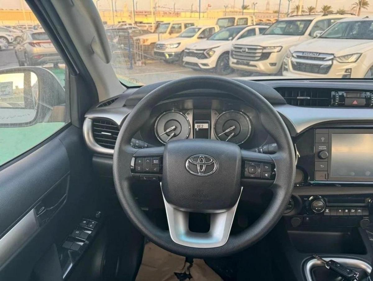 Toyota Hilux 2.4L 4X4 MANUAL DIGITAL AC 2025 MODEL GCC-7-7