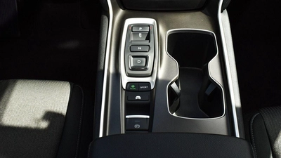 Honda Accord Hybrid-11