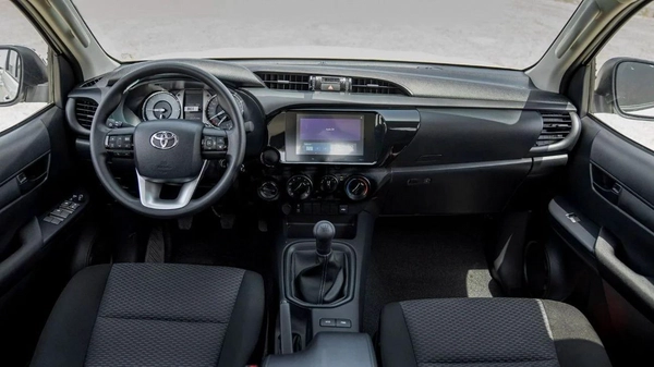 Toyota Hilux  2.4L MED OPTION DIESEL 2024