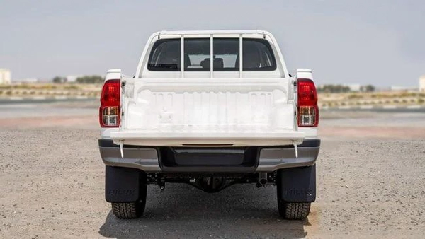 Toyota Hilux  2.4L MED OPTION DIESEL 2024